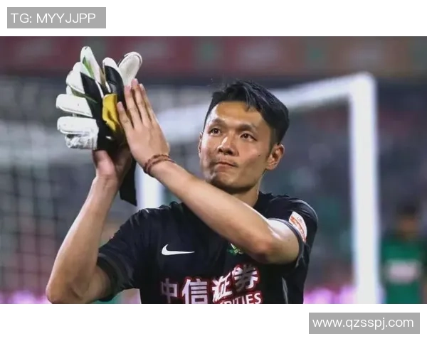 不同足球球星的独特风采与技术特点对比图解析