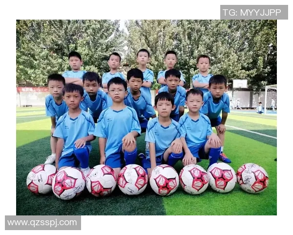 足球传奇告别赛新闻发布会：告别绿茵场，铭记荣耀与梦想的瞬间