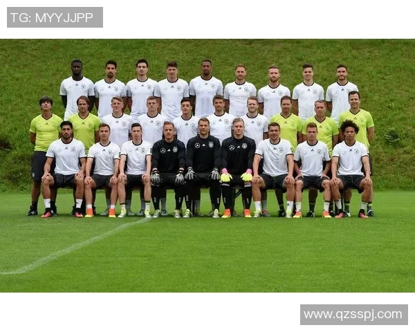 足球转弯技巧大师盘点：这些球星如何通过精准弯道征服赛场